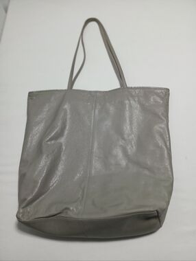 Latico  Soft Leather Gray Tote/ Shoulder Bag With Pockets, And Zip Closure.